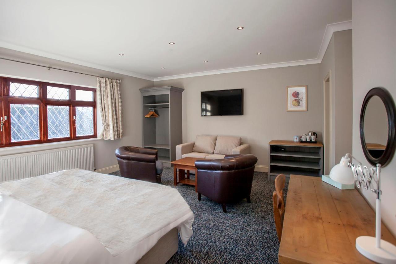 The Woodborough Inn Winscombe Room photo